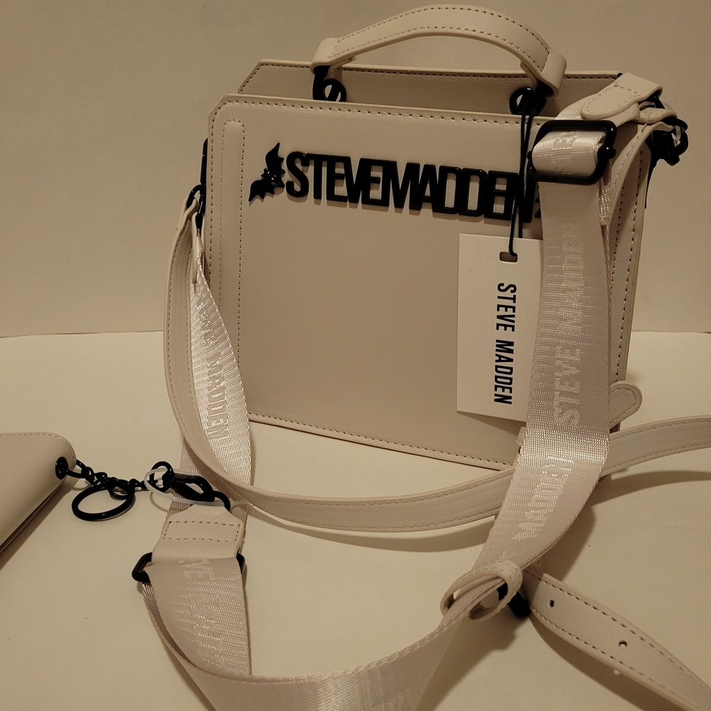 Steve Madden White Handbag with Matching Pouch - Picture 15 of 16